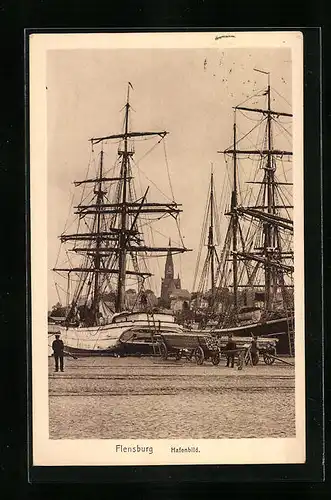 AK Flensburg, Hafenbild mit Segelschiffen und Kirche