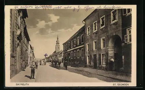 AK Bayreuth-St. Georgen, Strassenpartie mit Passanten