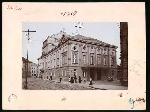 Fotografie Brück & Sohn Meissen, Ansicht Döbeln, Strasse am Stadttheater