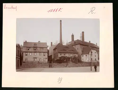 Fotografie Brück & Sohn Meissen, Ansicht Limbach, Marktplatz mit Fabrik & Wohnhäusern
