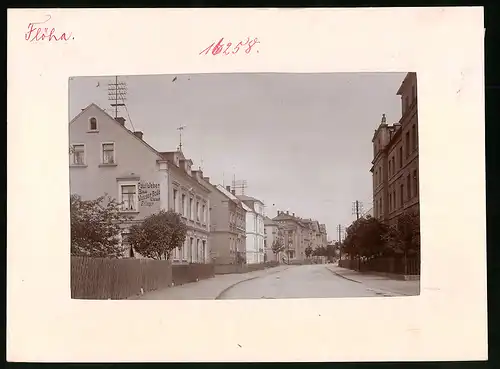 Fotografie Brück & Sohn Meissen, Ansicht Flöha, Bismarckstrasse mit Geschäftshaus für Sanitäranlagen Paul Weber