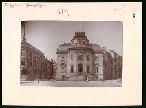 Fotografie Brück & Sohn Meissen, Ansicht Tetschen, Strasseneck vor der Sparkasse