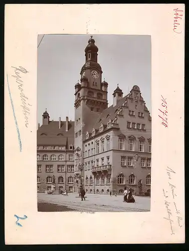 Fotografie Brück & Sohn Meissen, Ansicht Döbeln, Brunnen vor dem Rathaus