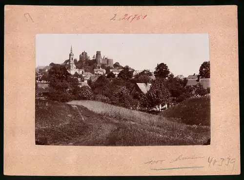 Fotografie Brück & Sohn Meissen, Ansicht Stolpen i. Sa., Ortsansicht mit der alten Burg