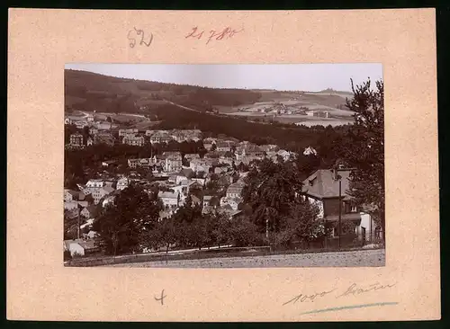 Fotografie Brück & Sohn Meissen, Ansicht Sebnitz i. Sa., Blick auf den Ort vom Berg aus gesehen