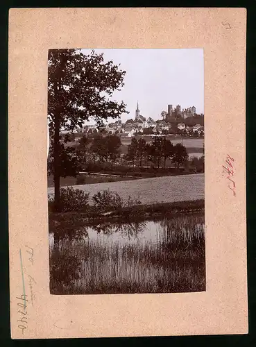 Fotografie Brück & Sohn Meissen, Ansicht Stolpen i. Sa., Blick nach der Stadt von den Feldern aus gesehen