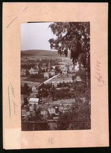 Fotografie Brück & Sohn Meissen, Ansicht Sebnitz i. Sa., Blick auf die Stadt mit Kirche