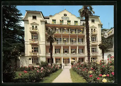 AK Meran-Obermais, Hotel Bavaria, von Rosen umläumter Weg zum Hotel