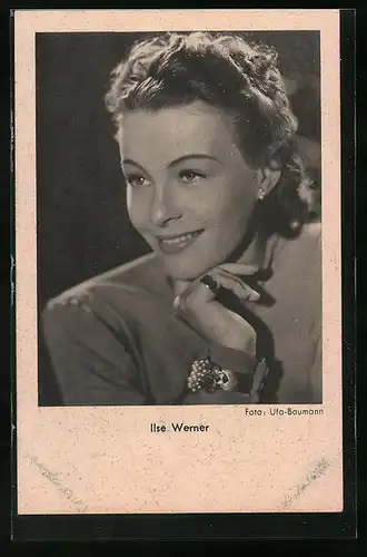 AK Schauspielerin Ilse Werner mit schönem lächeln