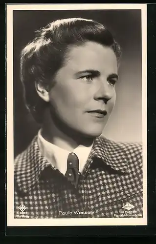 AK Schauspielerin Paula Wessely mit hochgesteckten Haaren