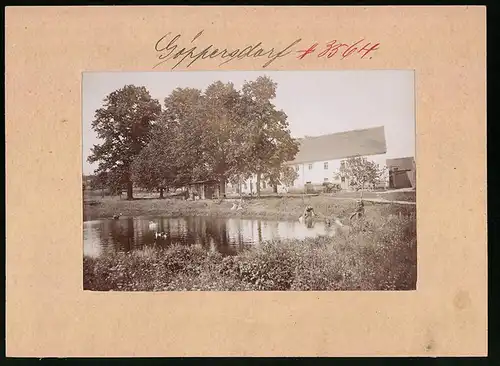 Fotografie Brück & Sohn Meissen, Ansicht Göppersdorf Bez. Dresden, Partie am Teich mit dem Gasthof