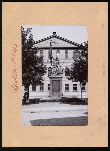 Fotografie Brück & Sohn Meissen, Ansicht Apolda, Kriegerdenkmal vor der Knabenschule