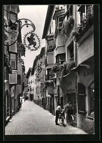 AK Klausen /Prov. Bozen, Strassenpartie mit Geschäften