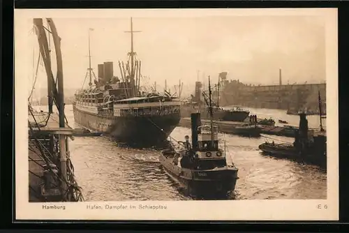 AK Hamburg, Schleppschiff Schulau mit einem Dampfer im Schlepptau