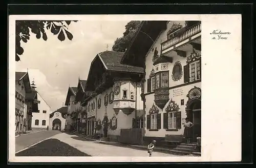 AK Neubeuern a. Inn., Ortsansicht mit Strassenpartie