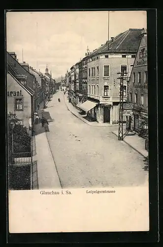 AK Glauchau i. Sa., Passanten in der Leipziger Strasse