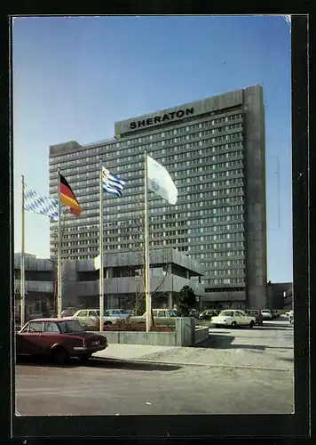 AK München, Sheraton Hotel mit Flaggen