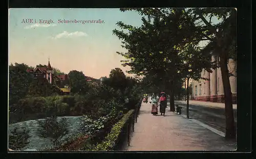 AK Aue i. Erzgb., Schneebergerstrasse mit Passanten