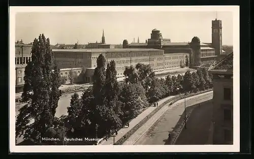 AK München, Deutsches Museum mit Promenade und Strasse