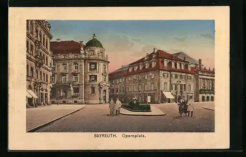 AK Bayreuth, Opernplatz mit Passanten
