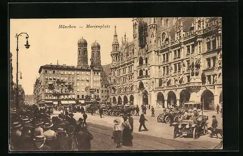 AK München, Schaulustige auf dem Marienplatz