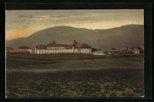 AK Löbau i. Sa., Jägerkaserne mit Ackerlandschaft