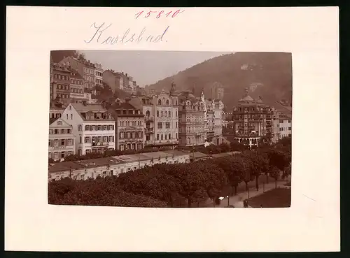 Fotografie Brück & Sohn Meissen, Ansicht Karlsbad, Alte Wiese mit dem Atlantik-Palais, Haus Nastopil und Strauss