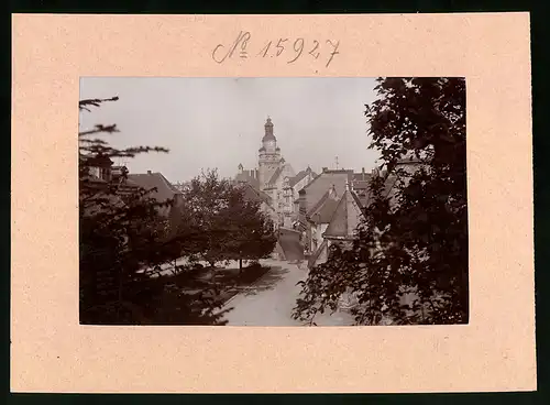 Fotografie Brück & Sohn Meissen, Ansicht Döbeln, Strassenpartie mit Kirchplatz und Blick zur Kirche