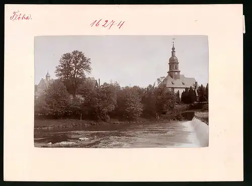 Fotografie Brück & Sohn Meissen, Ansicht Flöha i. Sa., Partie am Wehr mit Blick zur Schule und Kirche