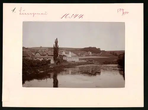 Fotografie Brück & Sohn Meissen, Ansicht Lunzenau, Muldenpartie mit Teilansicht des Ortes