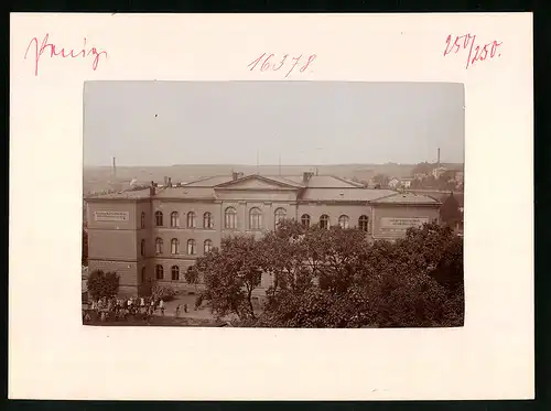 Fotografie Brück & Sohn Meissen, Ansicht Penig, Blick auf die Bürgerschule mit Schulkindern