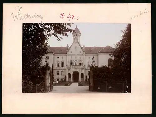 Fotografie Brück & Sohn Meissen, Ansicht Waldenburg i. Sa., Partie am Schloss Waldenburg mit Eingang