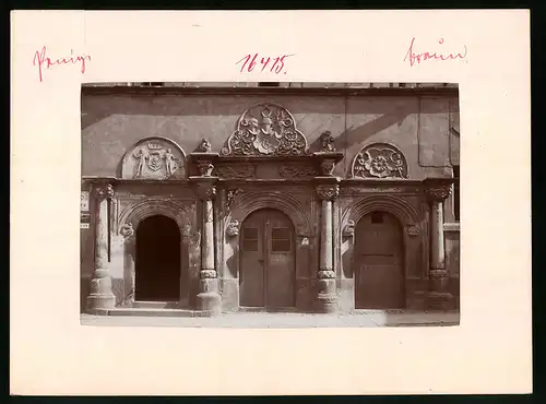 Fotografie Brück & Sohn Meissen, Ansicht Penig, Blick auf die Portale am Rathaus