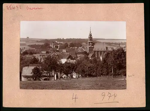 Fotografie Brück & Sohn Meissen, Ansicht Oederan i. Sa., Blick über die Dächer der Stadt auf die Kirche