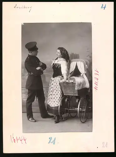 Fotografie Brück & Sohn Meissen, Ansicht Meissen i. Sa., Sächsischer Garde Schütze Rgt. Prinz Georg Nr. 108 & Kinderwagen