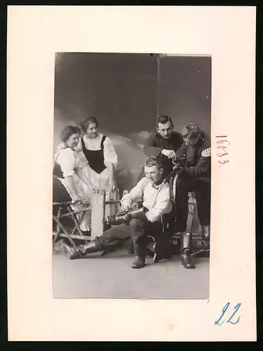 Fotografie Brück & Sohn Meissen, Ansicht Meissen i. Sa., Infanterist & Musiker K. S. Inf.-Rgt. Nr. 177 im Quartier
