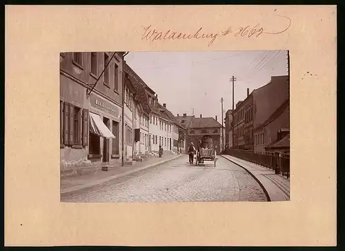 Fotografie Brück & Sohn Meissen, Ansicht Waldenburg i. Sa., König-Johannstrasse 179 mit Ladengeschäft Max Kleindienst
