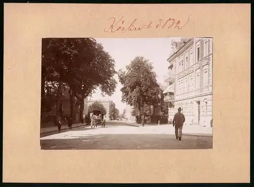 Fotografie Brück & Sohn Meissen, Ansicht Köslin, Danziger Strasse mit Wohnhäusern & Pferdekutsche