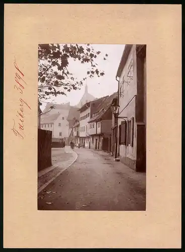 Fotografie Brück & Sohn Meissen, Ansicht Freiberg i. Sa., Mühlgraben Strassenansicht mit Wohnhäusern