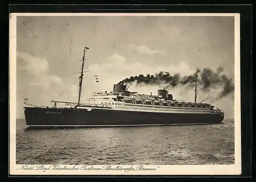 AK Vierschrauben-Turbinen-Schnelldampfer Bremen des Nordd. Lloyds heizt die Kessel an