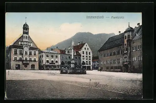 AK Immenstadt, Marktplatz mit Rathaus und Brunnen