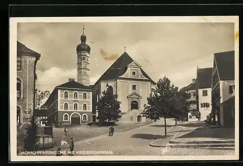 AK Dachau, Pfarrkirche mit Kriegerdenkmal
