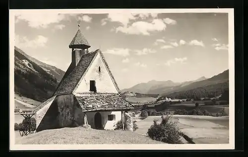 AK Ridnaun, Kleine Kirche mit Umgebung