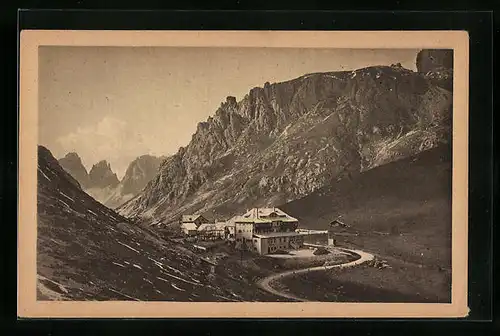 AK Pordoijoch, Ortsansicht mit Langkofel und Sella