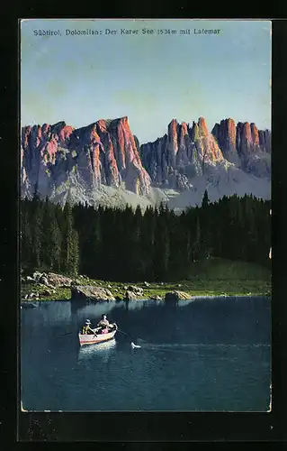 AK Karersee, Der Karer-See mit Boot und Latemar, Dolomiten