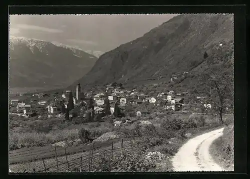 AK Partschins bei Meran, Ortsansicht mit Feldweg