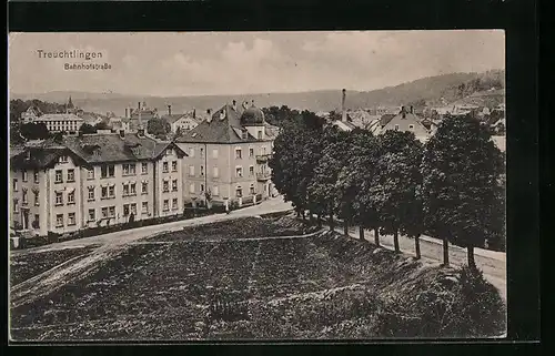 AK Treuchtlingen, Bahnhofstrasse mit Bäumen