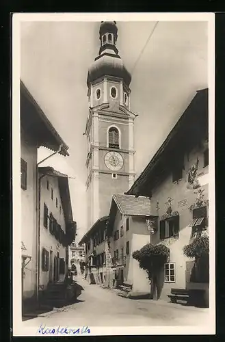 AK Kastelruth, Strassenpartie mit Kirche