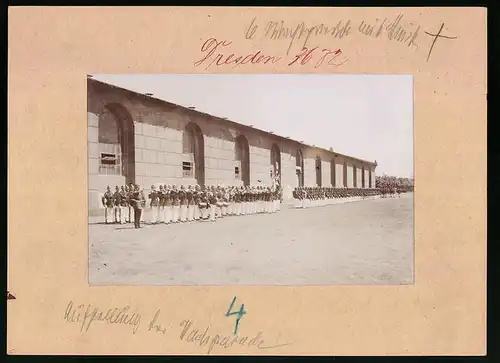 Fotografie Brück & Sohn Meissen, Ansicht Dresden, Aufziehen der Wachparade des 2. Grenadier-Regiment Nr. 101