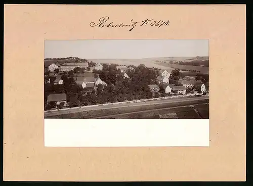 Fotografie Brück & Sohn Meissen, Ansicht Robschütz, Blick auf den Ort mit Eisenbahnschienen